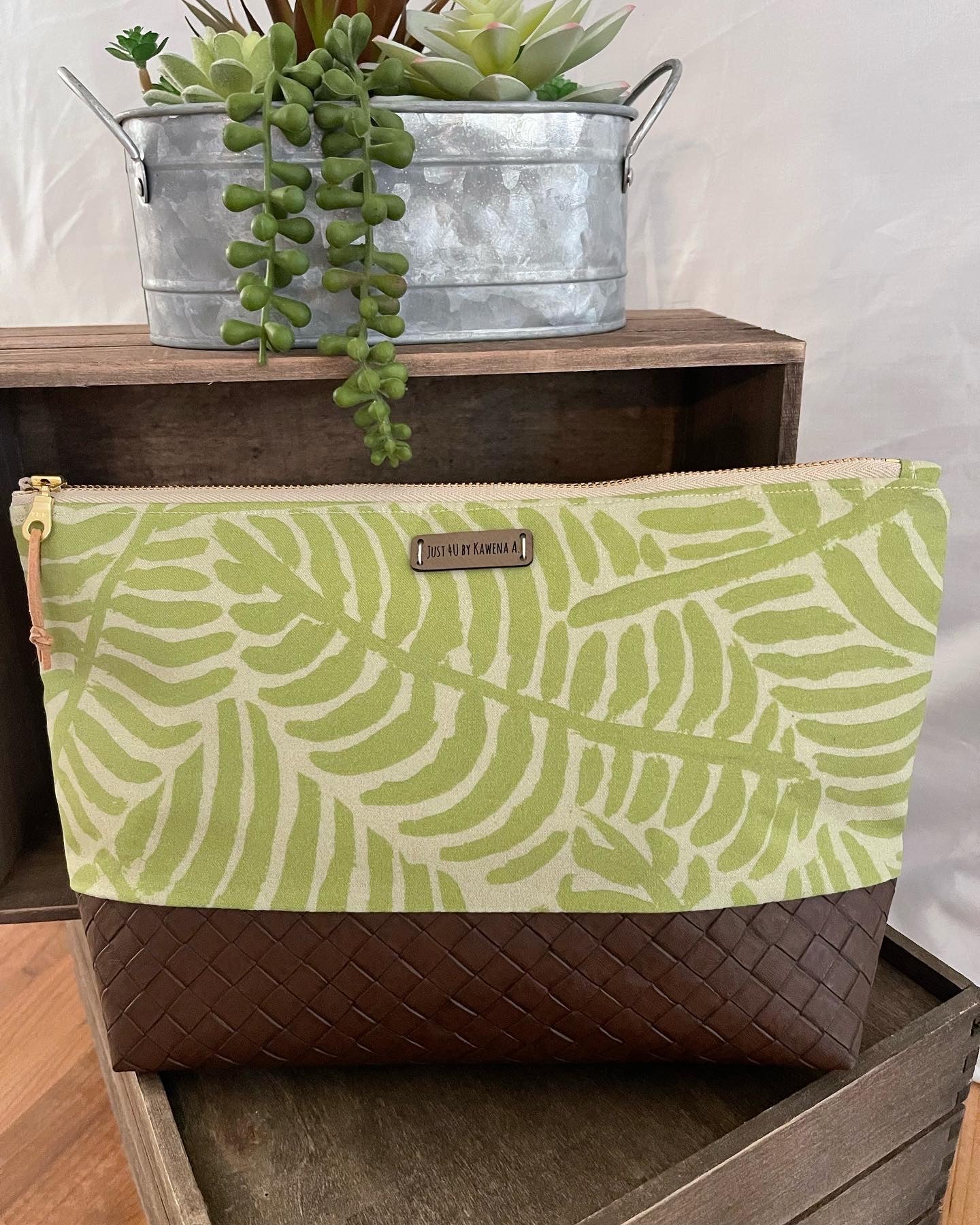 Essential Zipper Pouch