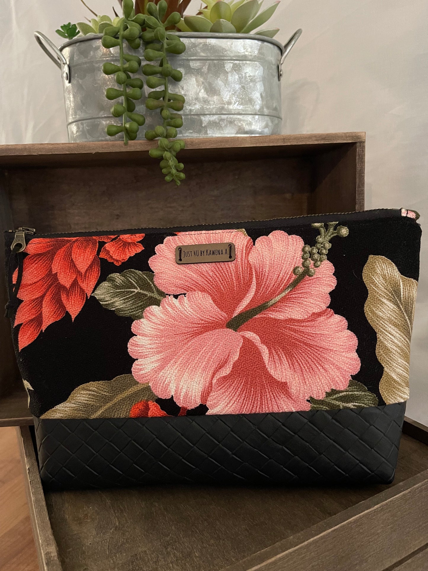 Essential Zipper Pouch