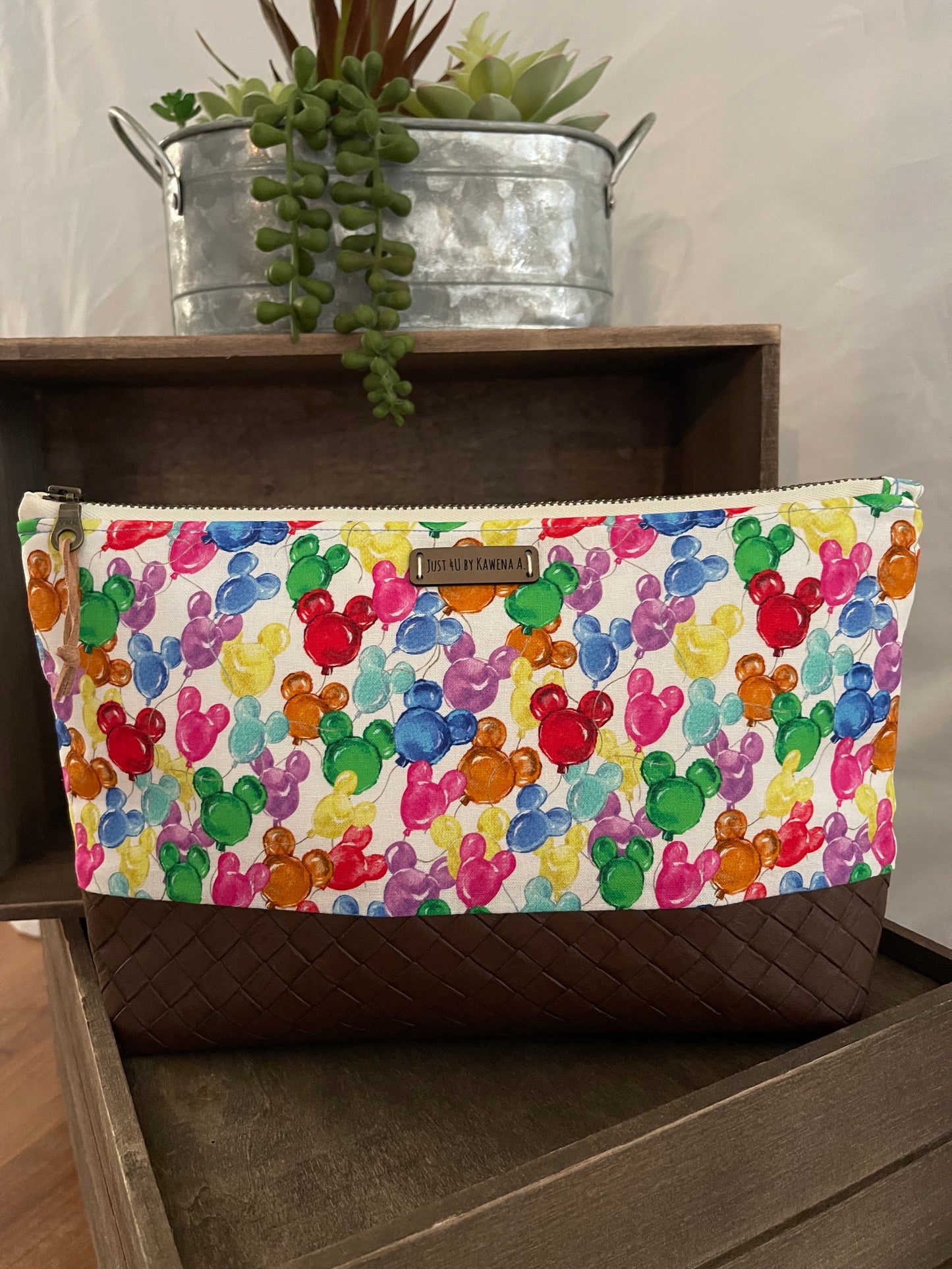 Essential Zipper Pouch