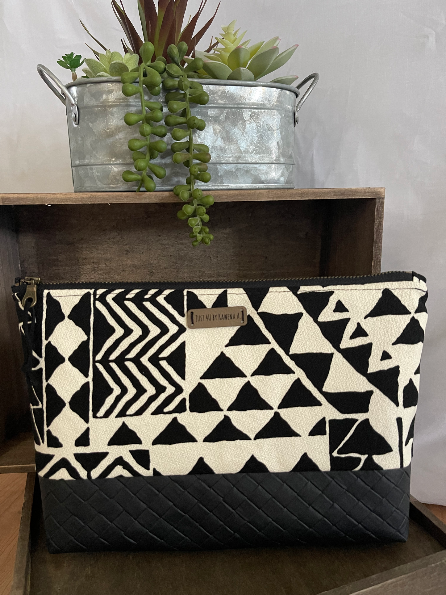 Essential Zipper Pouch