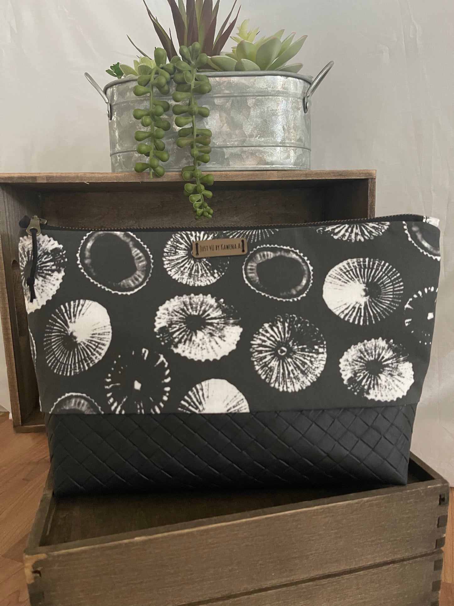 Essential Zipper Pouch