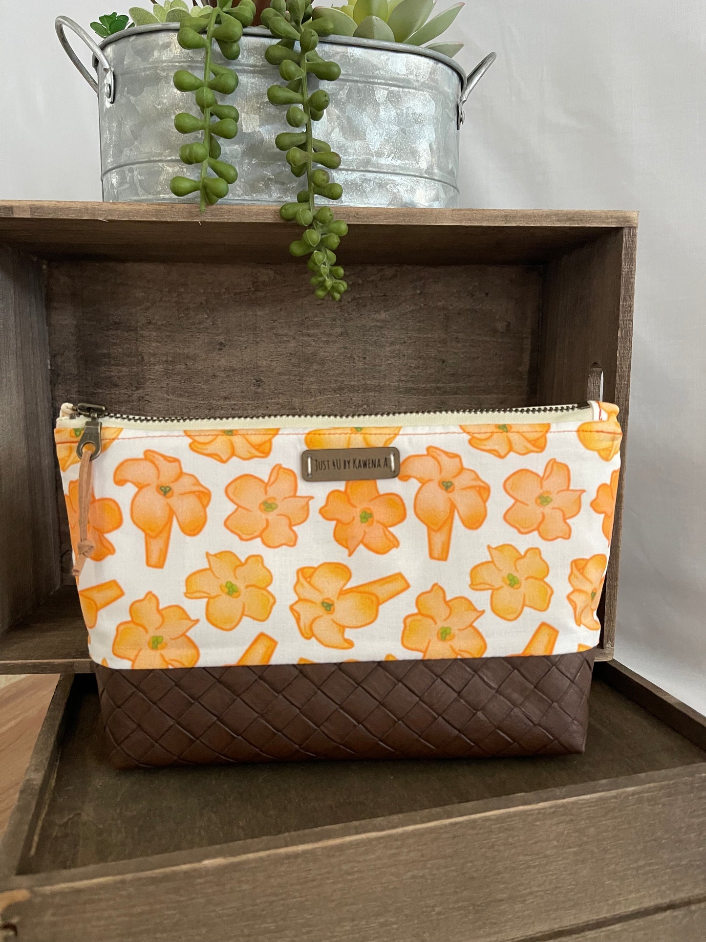 Essential Zipper Pouch