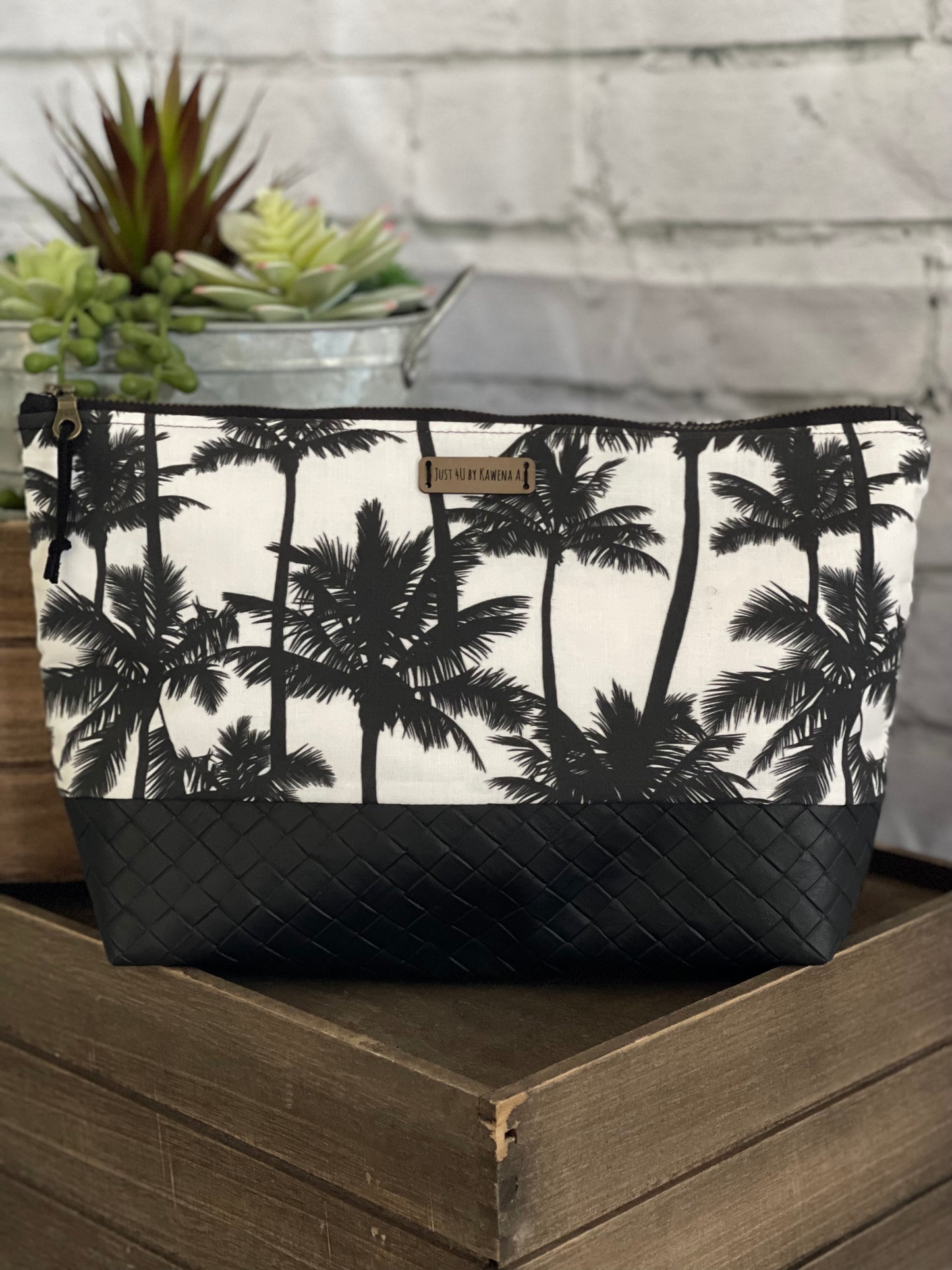 Essential Zipper Pouch
