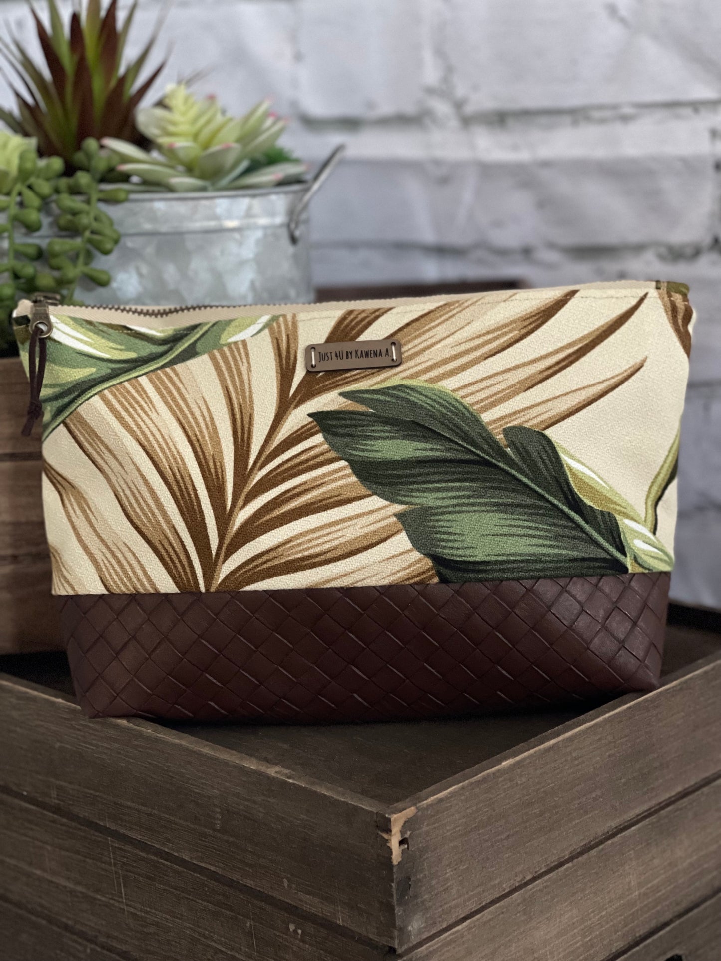 Essential Zipper Pouch