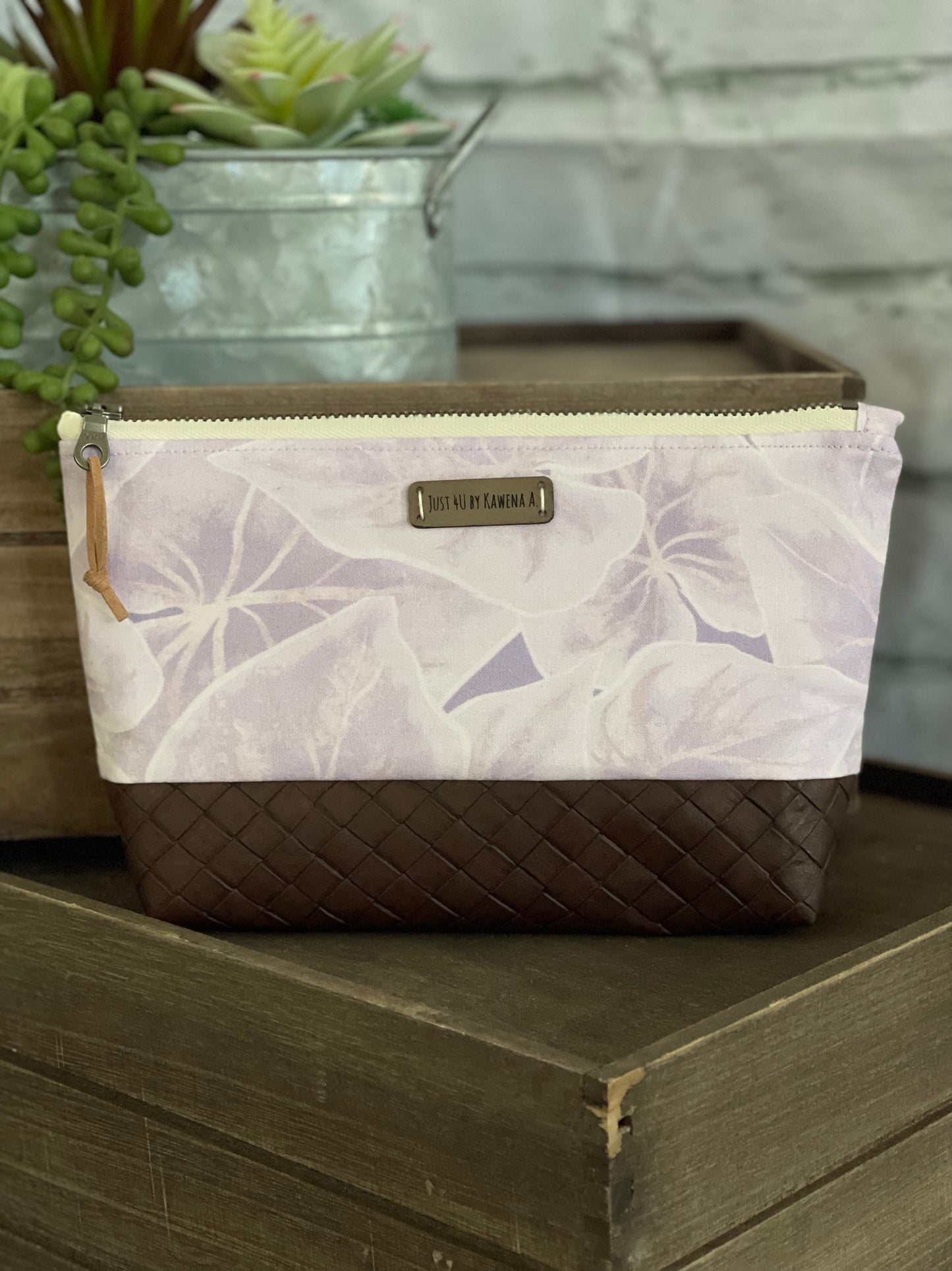 Essential Zipper Pouch