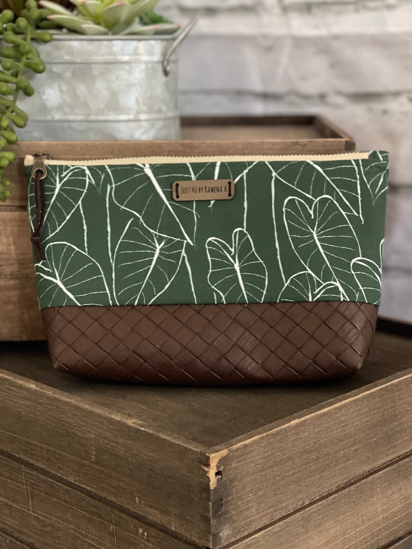 Essential Zipper Pouch