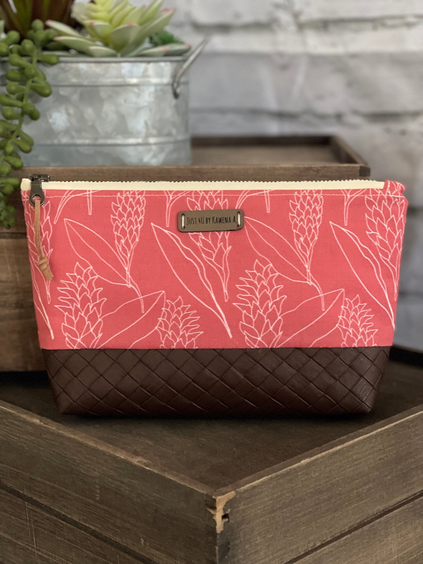 Essential Zipper Pouch