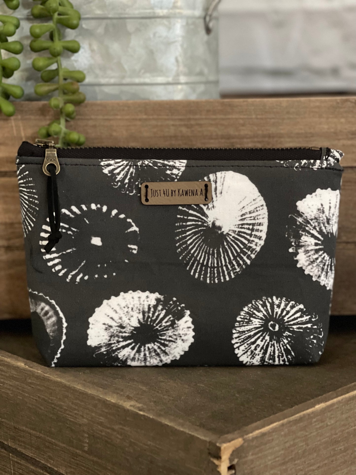Essential Zipper Pouch