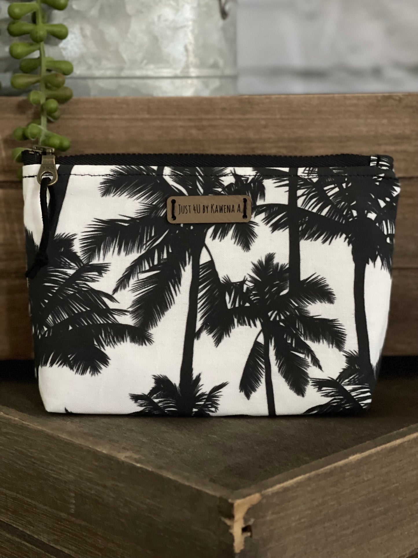 Essential Zipper Pouch
